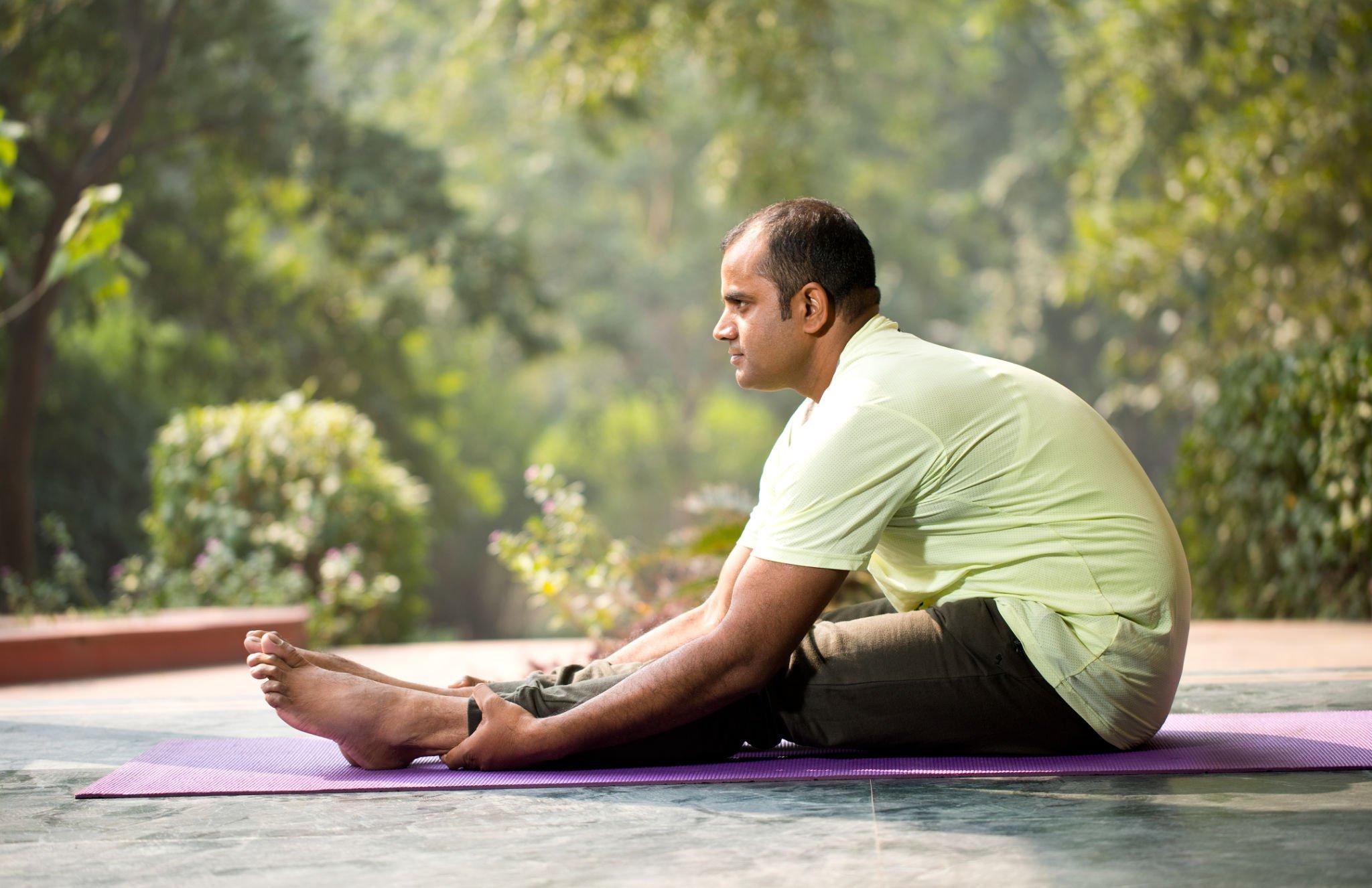 Best Yoga Asanas for Middle-Aged Men | Mentastic